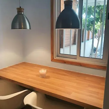 Cozy & Tiny & Newly Renovated House Hébergement de vacances Larnaca